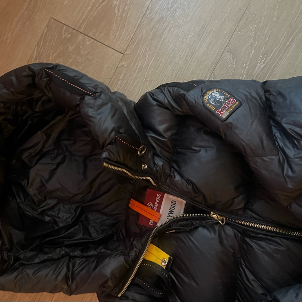 Tilly-Hooded Down Jacket 
Filling: 100% duck down
Adjustable drawstring hood